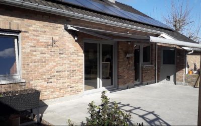 Pose de châssis blancs RAL 7004 et banne solaire