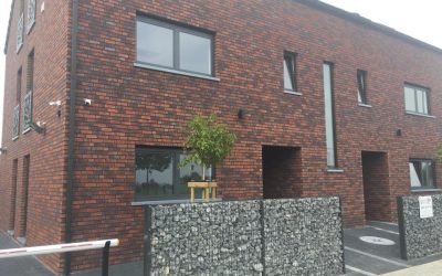 Pose de châssis et toiture dans un nouveau bâtiment à Visé