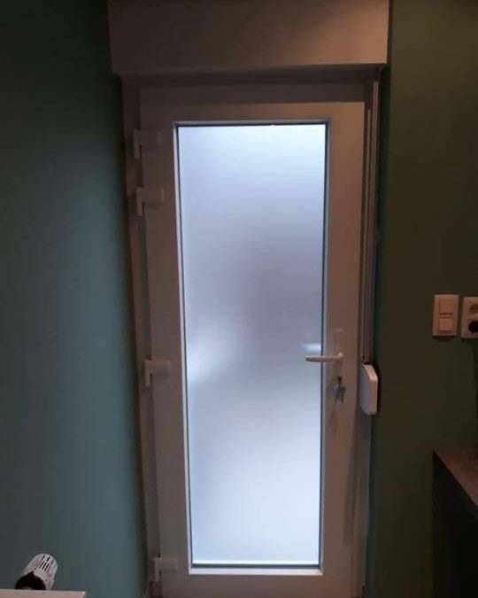 Porte de terrasse avec sa porte moustiquaire à Liège